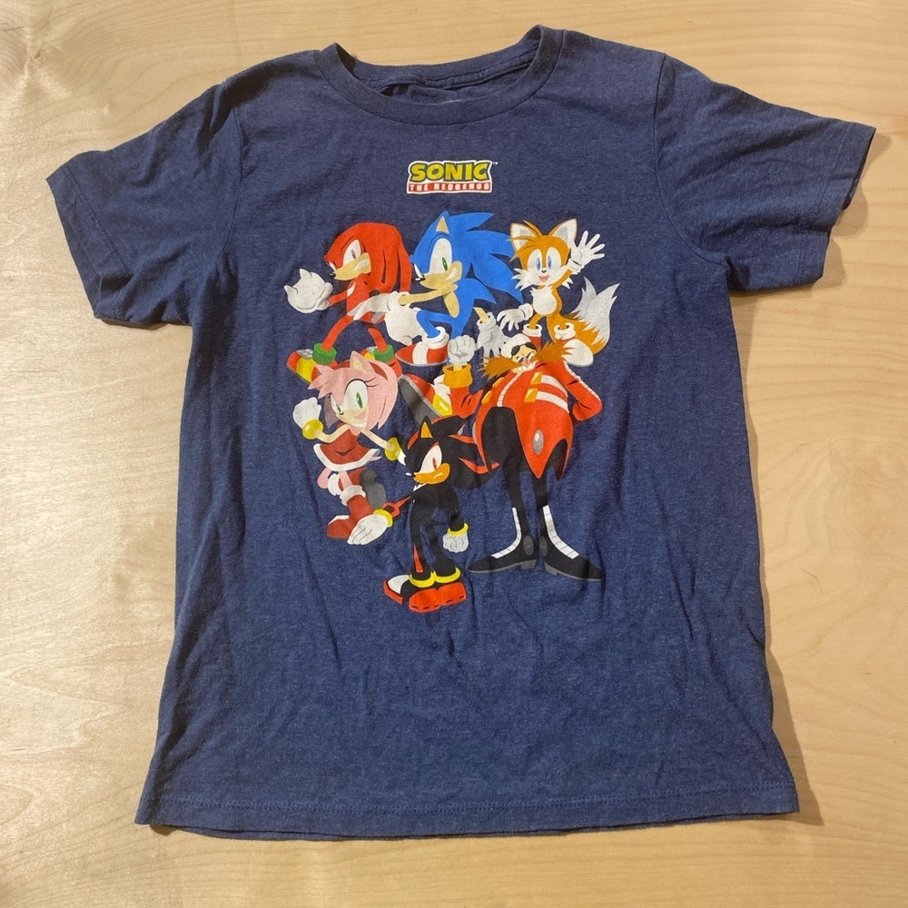 Sonic the Hedgehog Tee Size large (HH)